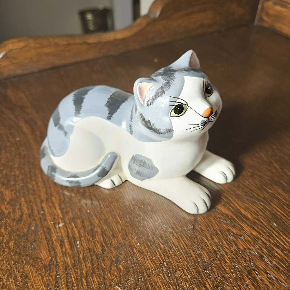 Royal Orleans Designet Kitty Cat 1985 Green Eyed Ceramic Cat Fiqurine.